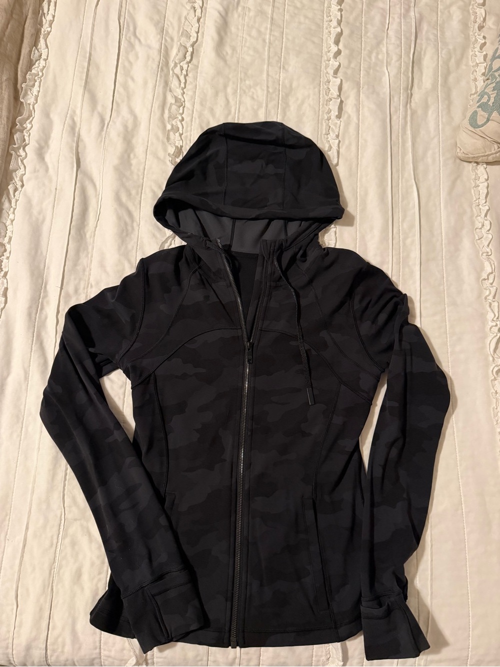 Lululemon full zip define